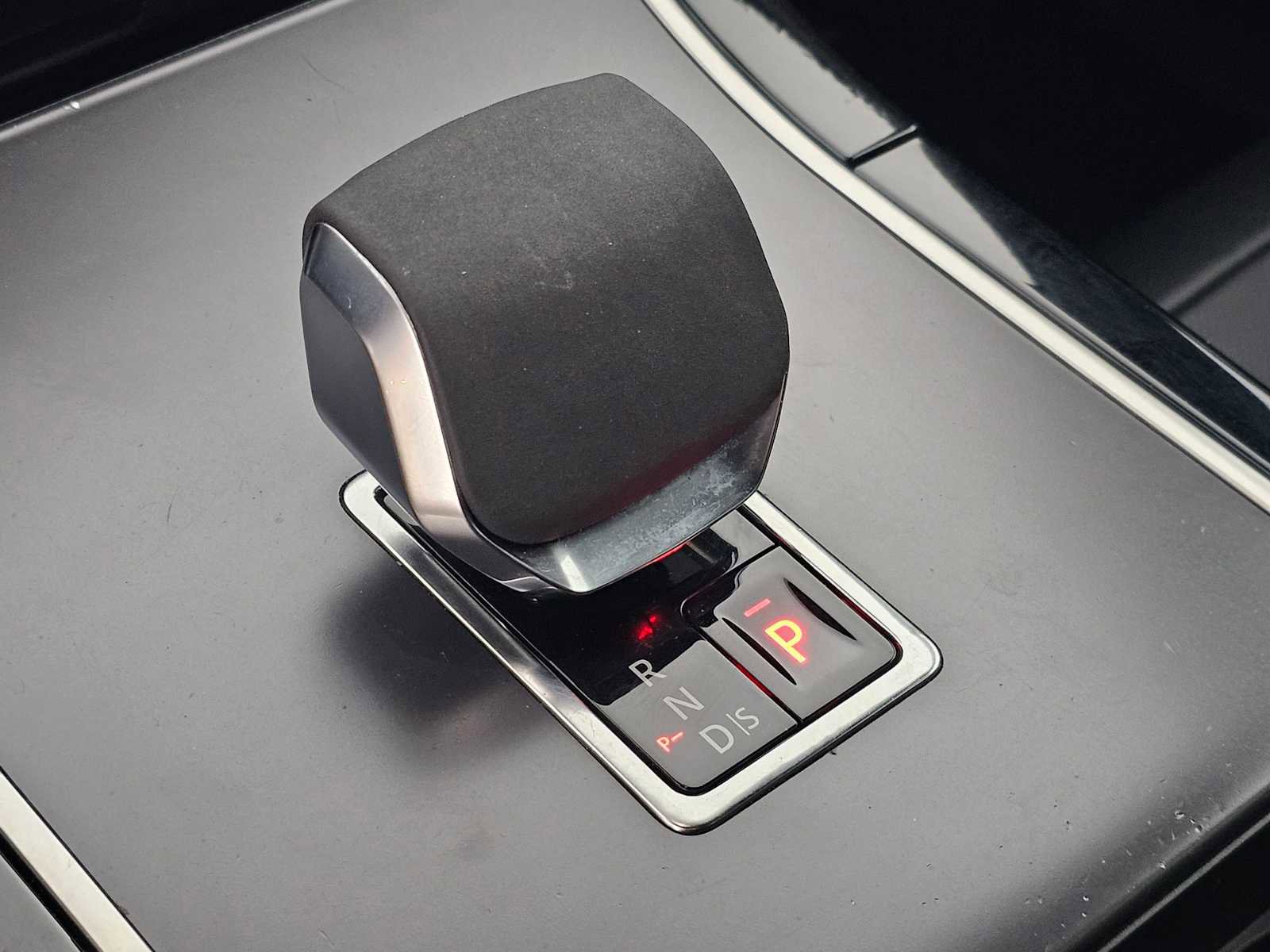 Used 2024 Land Rover Range Rover Velar Dynamic SE image 30