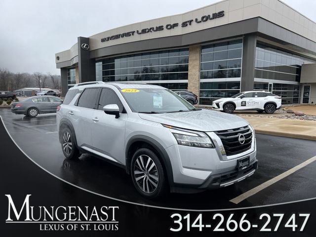 Used 2024 Nissan Pathfinder Platinum image 1