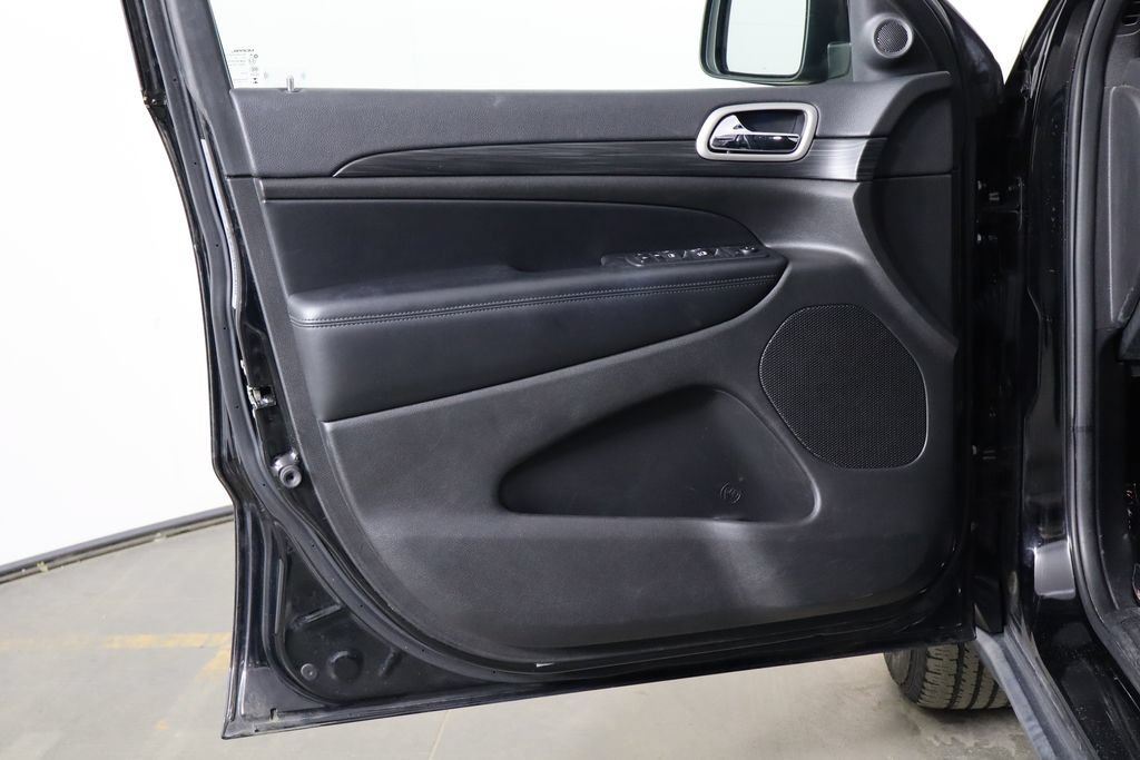 Used 2020 Jeep Grand Cherokee Laredo AWD/4WD image 19