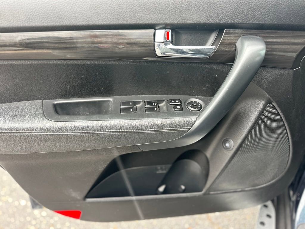 Used 2012 Kia Sorento LX image 15