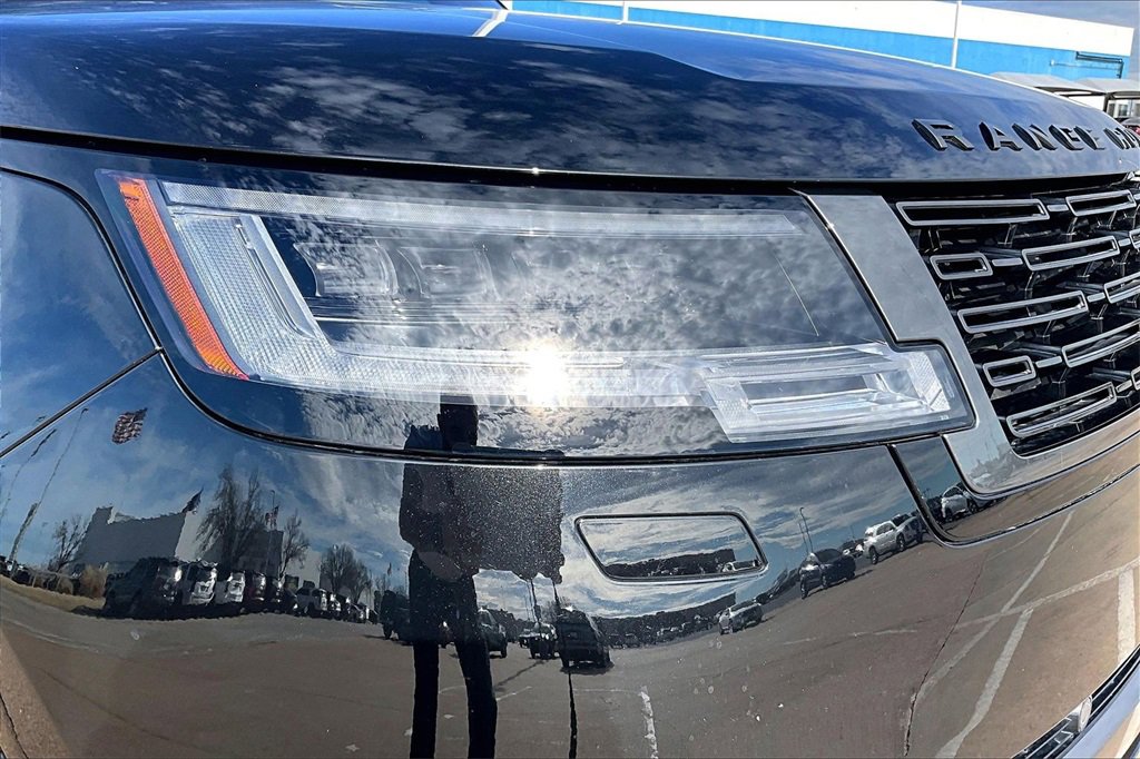 Used 2023 Land Rover Range Rover First Edition image 30