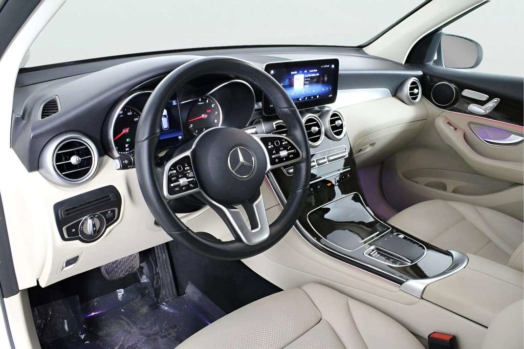 Used 2022 Mercedes-Benz GLC 300 w/ Premium Package Lite image 32