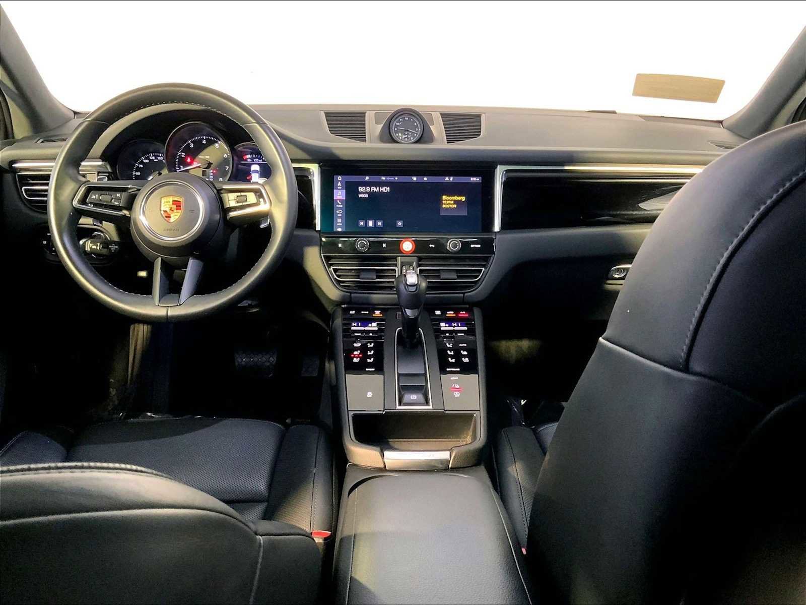 Certified 2024 Porsche Macan image 14