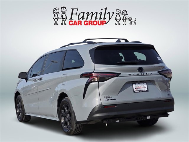 Used 2025 Toyota Sienna XLE Woodland Edition image 3