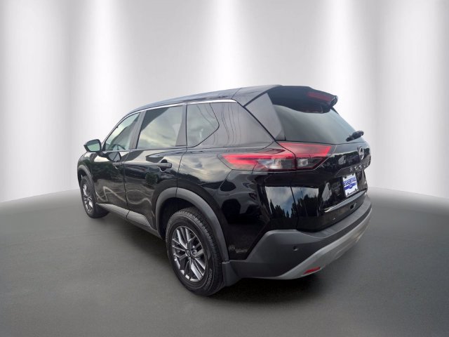 Used 2023 Nissan Rogue S AWD/4WD image 2