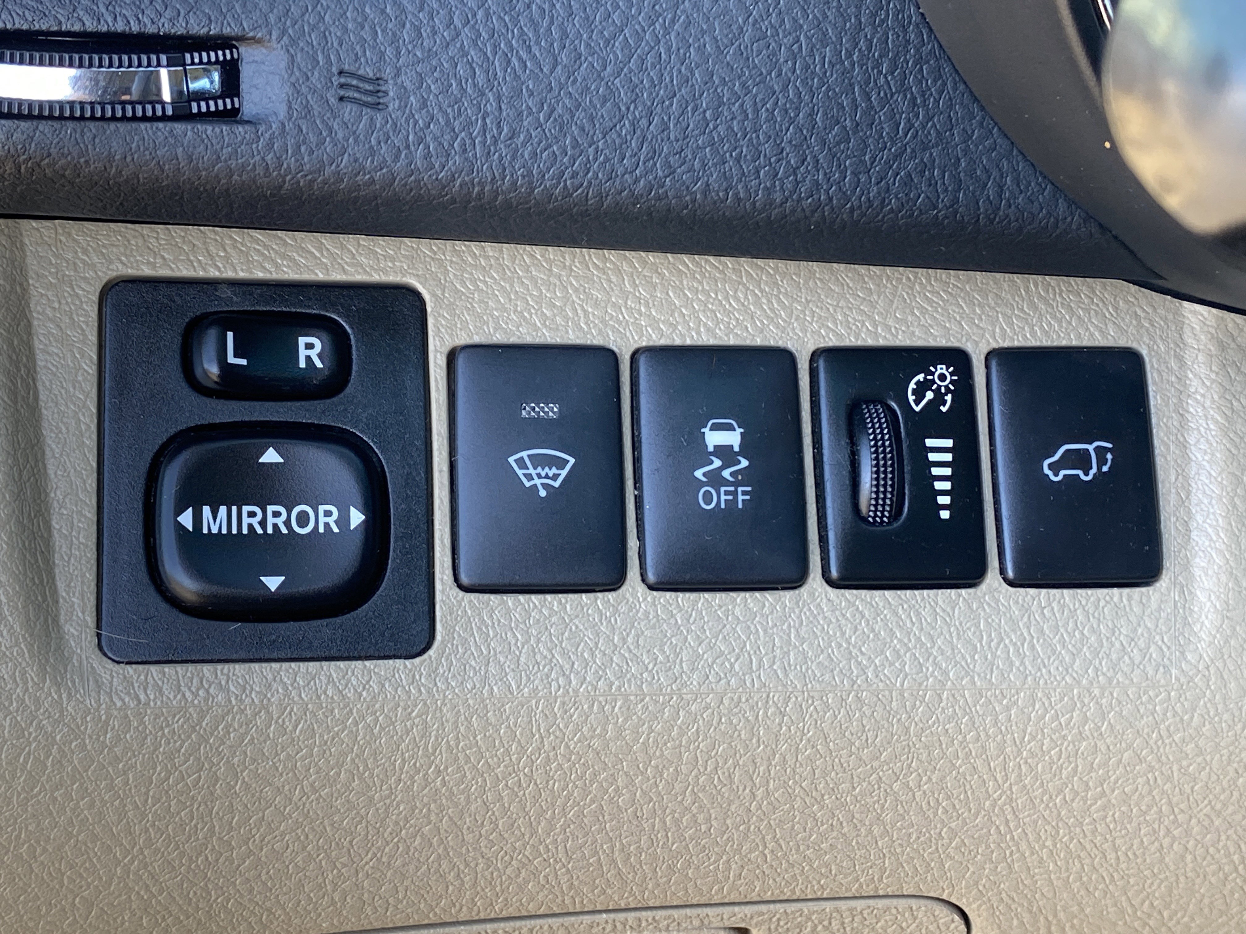 Used 2012 Toyota Highlander SE w/ Tow Pkg AWD/4WD image 14