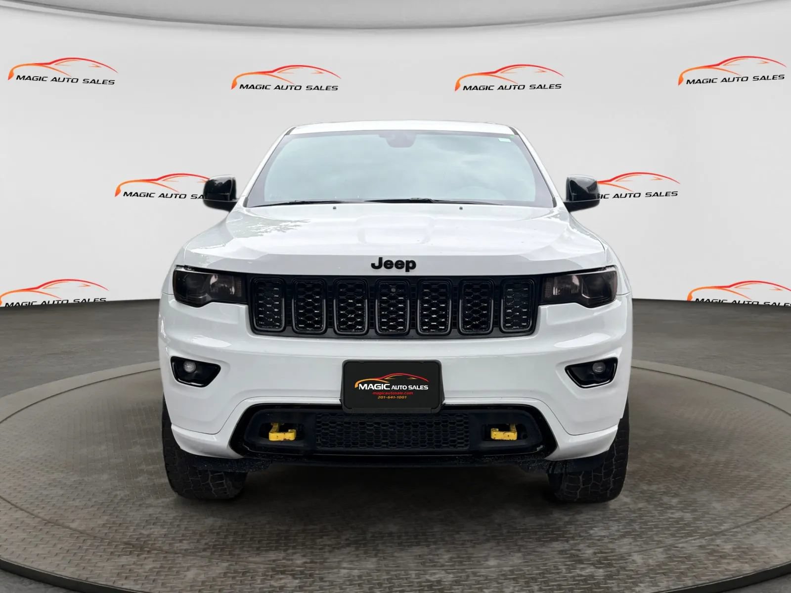 Used 2019 Jeep Grand Cherokee Altitude AWD/4WD image 3