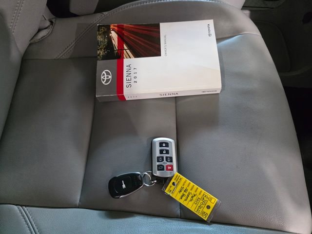 Used 2017 Toyota Sienna XLE w/ XLE Navigation Package image 9