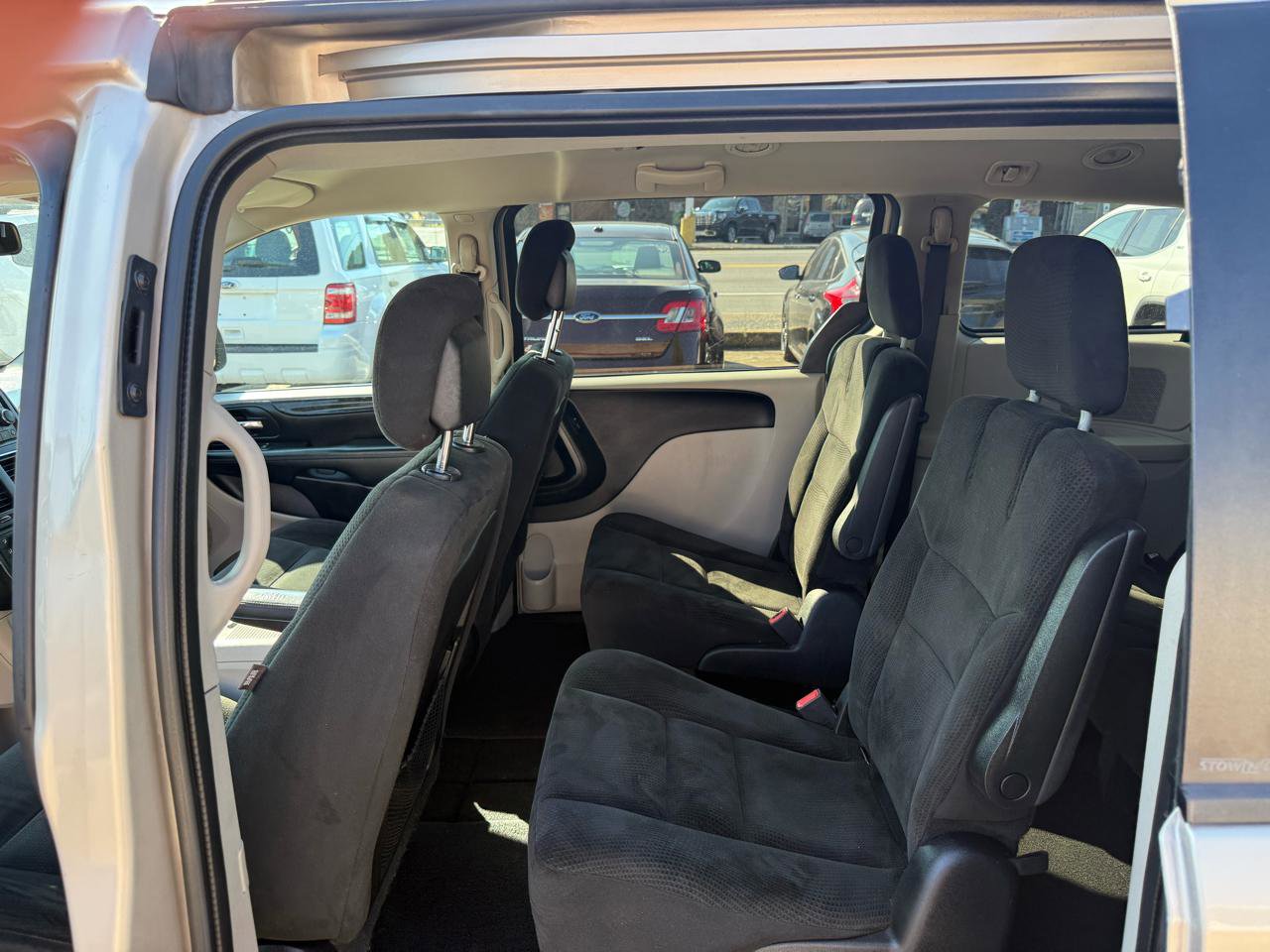 Used 2016 Dodge Grand Caravan SXT image 36