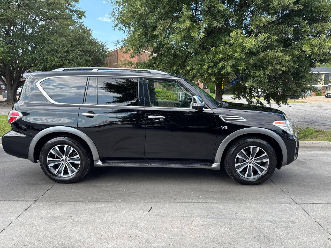 Used 2020 Nissan Armada SL w/ Premium Package AWD/4WD image 3