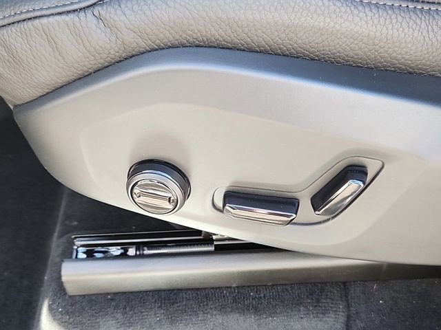 Certified 2025 Volvo XC90 B6 Core w/ Protection Package Premier image 8