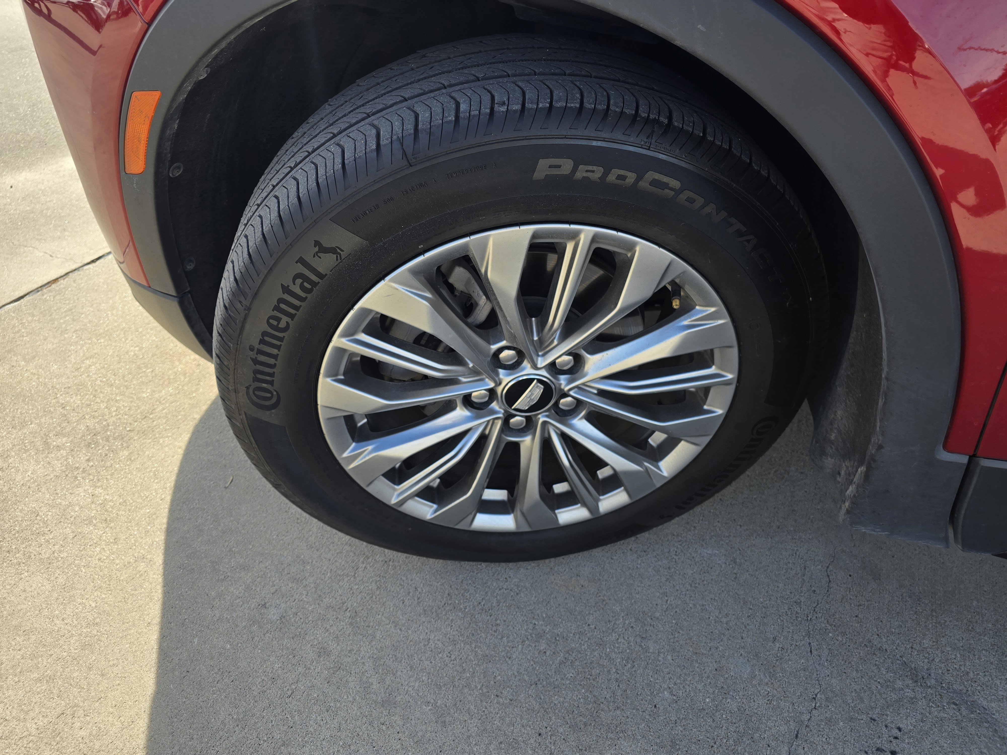 Used 2024 Cadillac XT4 Premium Luxury image 9