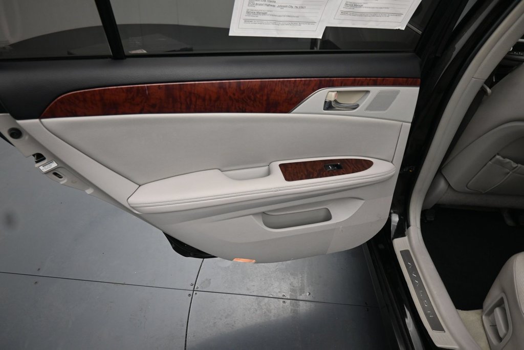 Used 2011 Toyota Avalon Limited FWD image 17