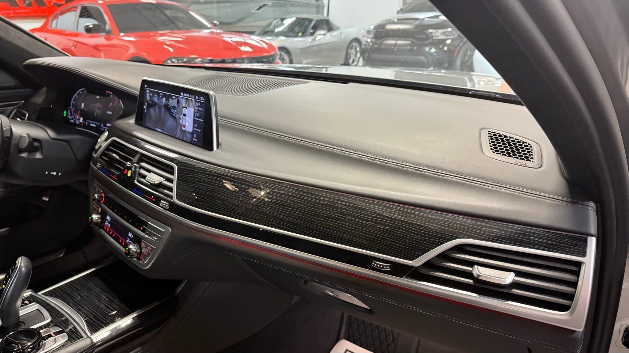 Used 2021 BMW 750i xDrive w/ Executive Package image 9