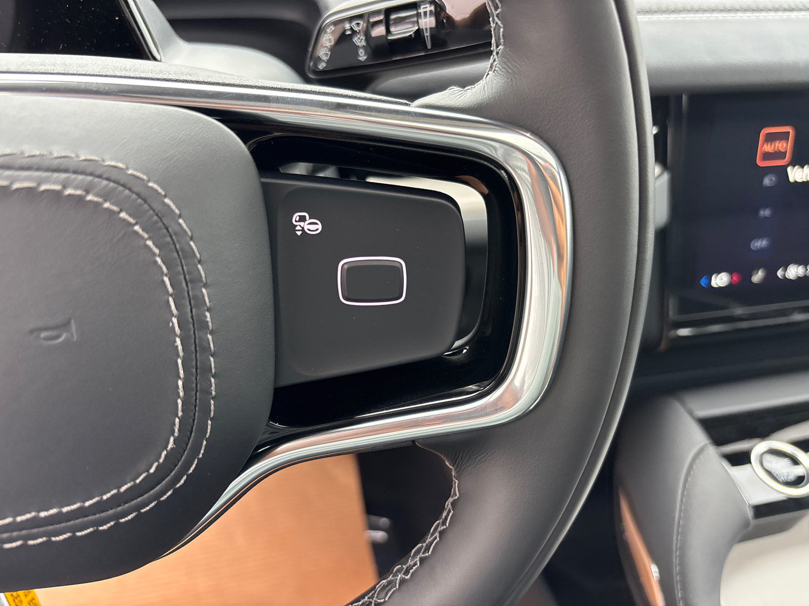 New 2027 Lincoln Navigator Reserve w/ Jet Appearance Package AWD/4WD image 17