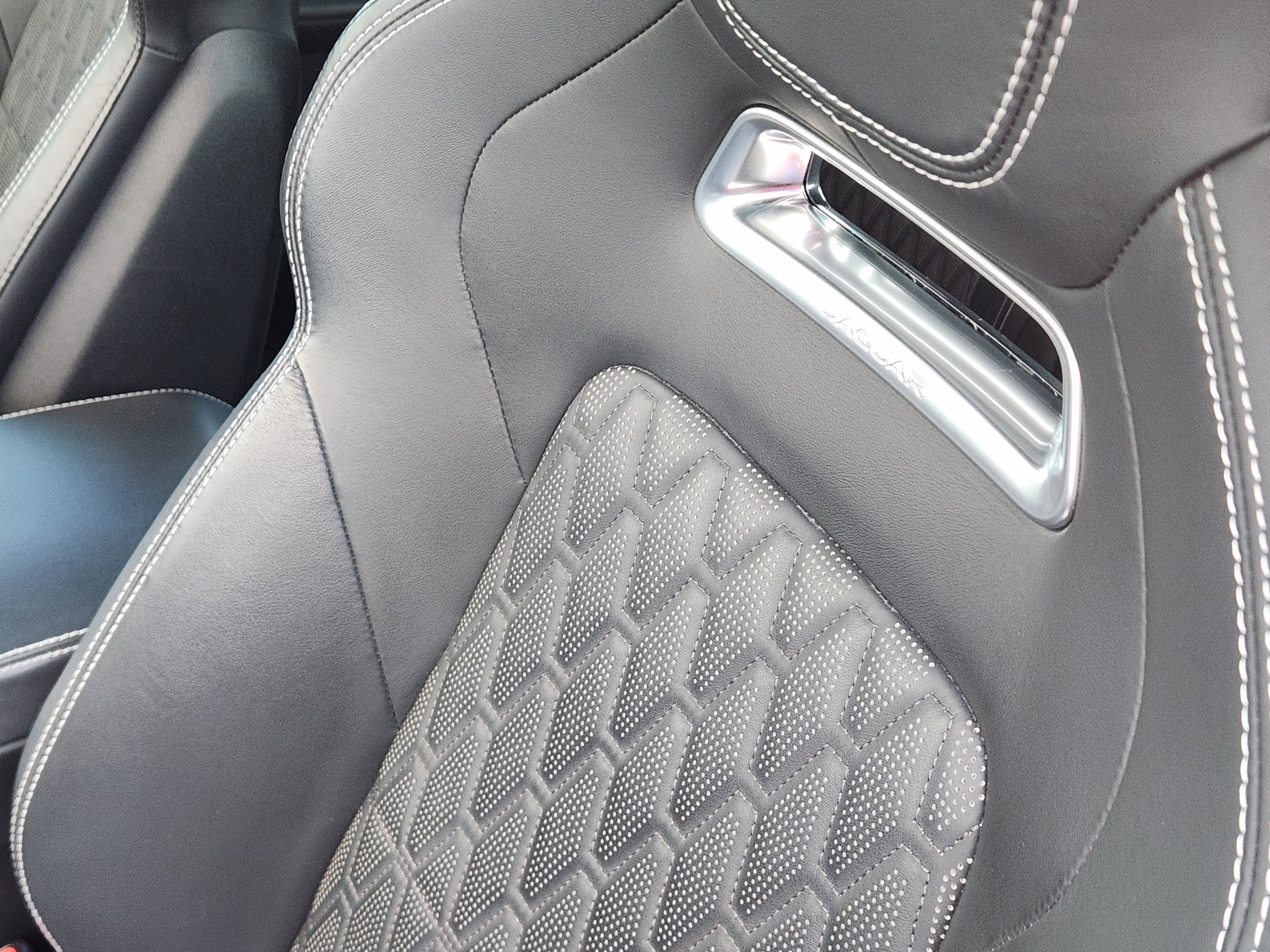 Used 2020 Jaguar F-PACE SVR image 14