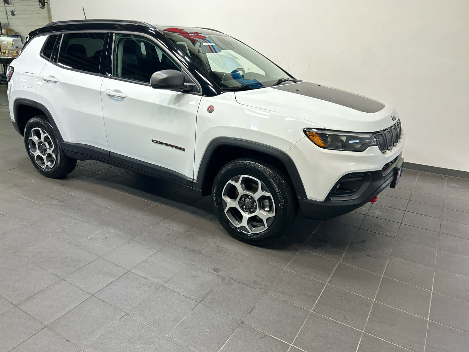 Used 2022 Jeep Compass Trailhawk AWD/4WD image 2