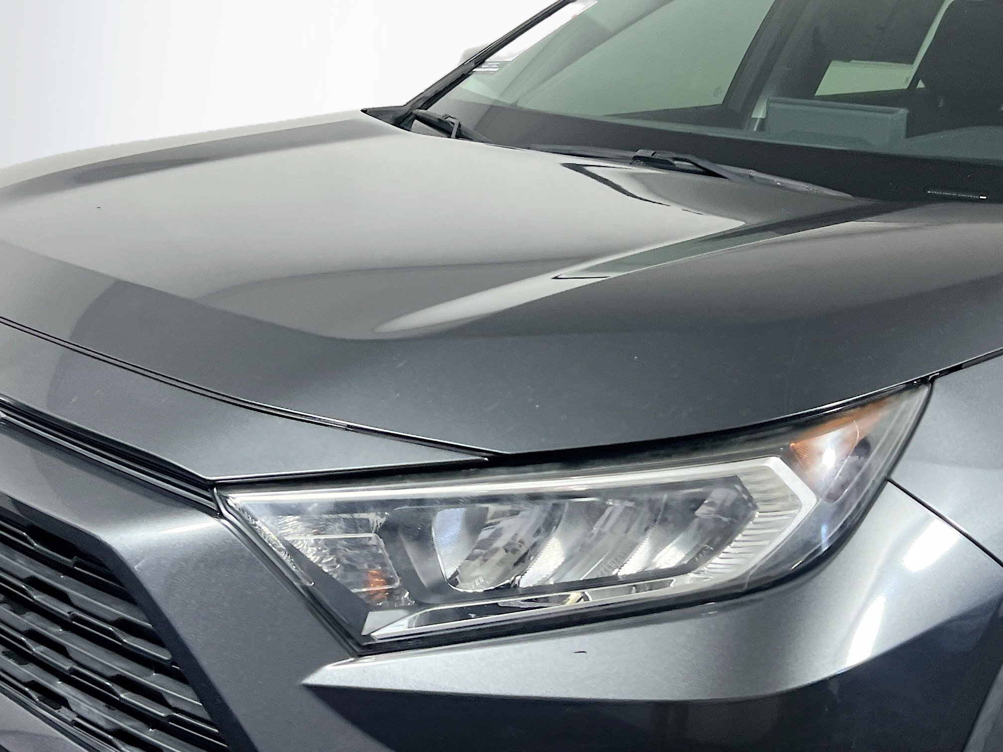 Used 2020 Toyota RAV4 XLE Premium FWD image 10
