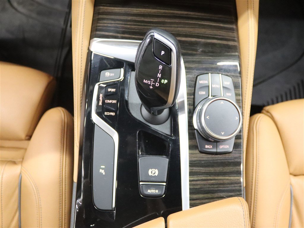 Used 2019 BMW M550i xDrive image 38