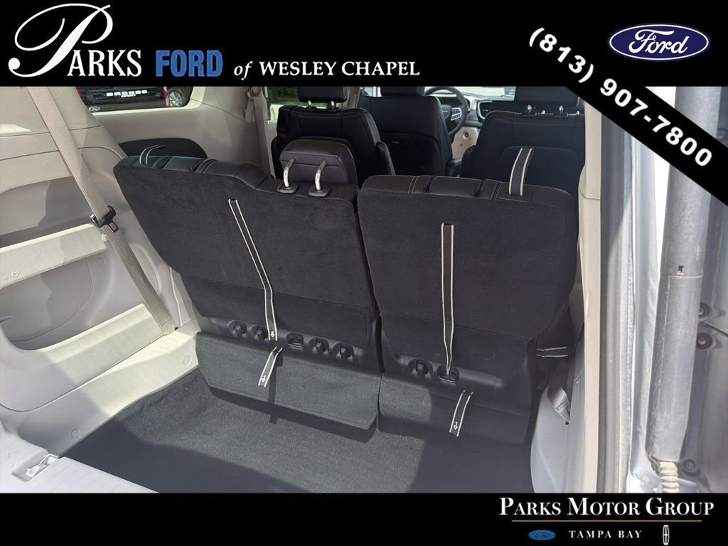 Used 2024 Chrysler Pacifica Touring-L image 13