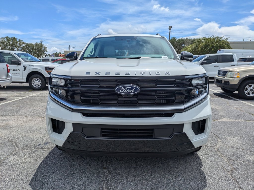 New 2027 Ford Expedition Platinum w/ Driver's Package RWD image 9