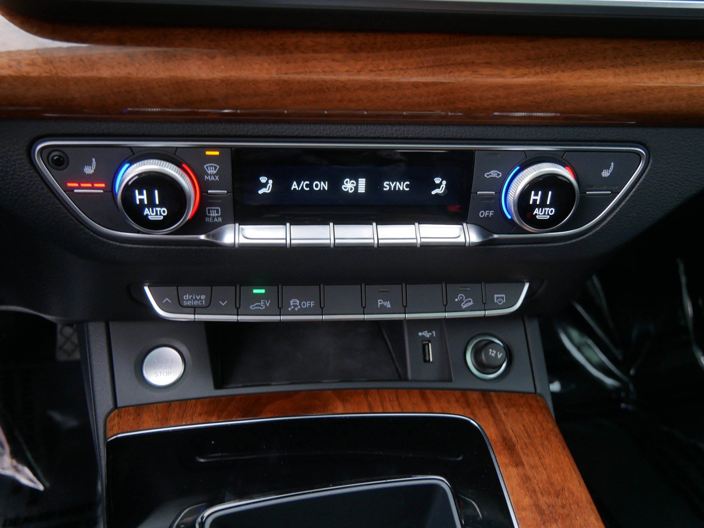 Used 2023 Audi Q5 e Premium w/ Convenience Package AWD/4WD image 23
