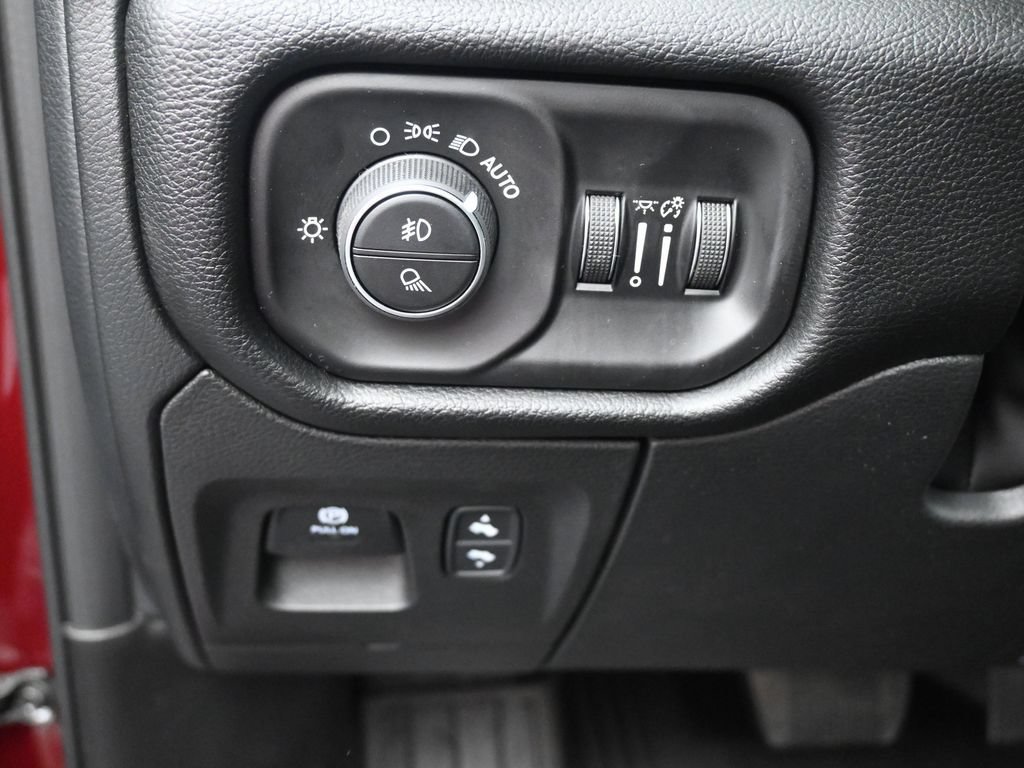 New 2026 RAM 1500 Laramie AWD/4WD image 18