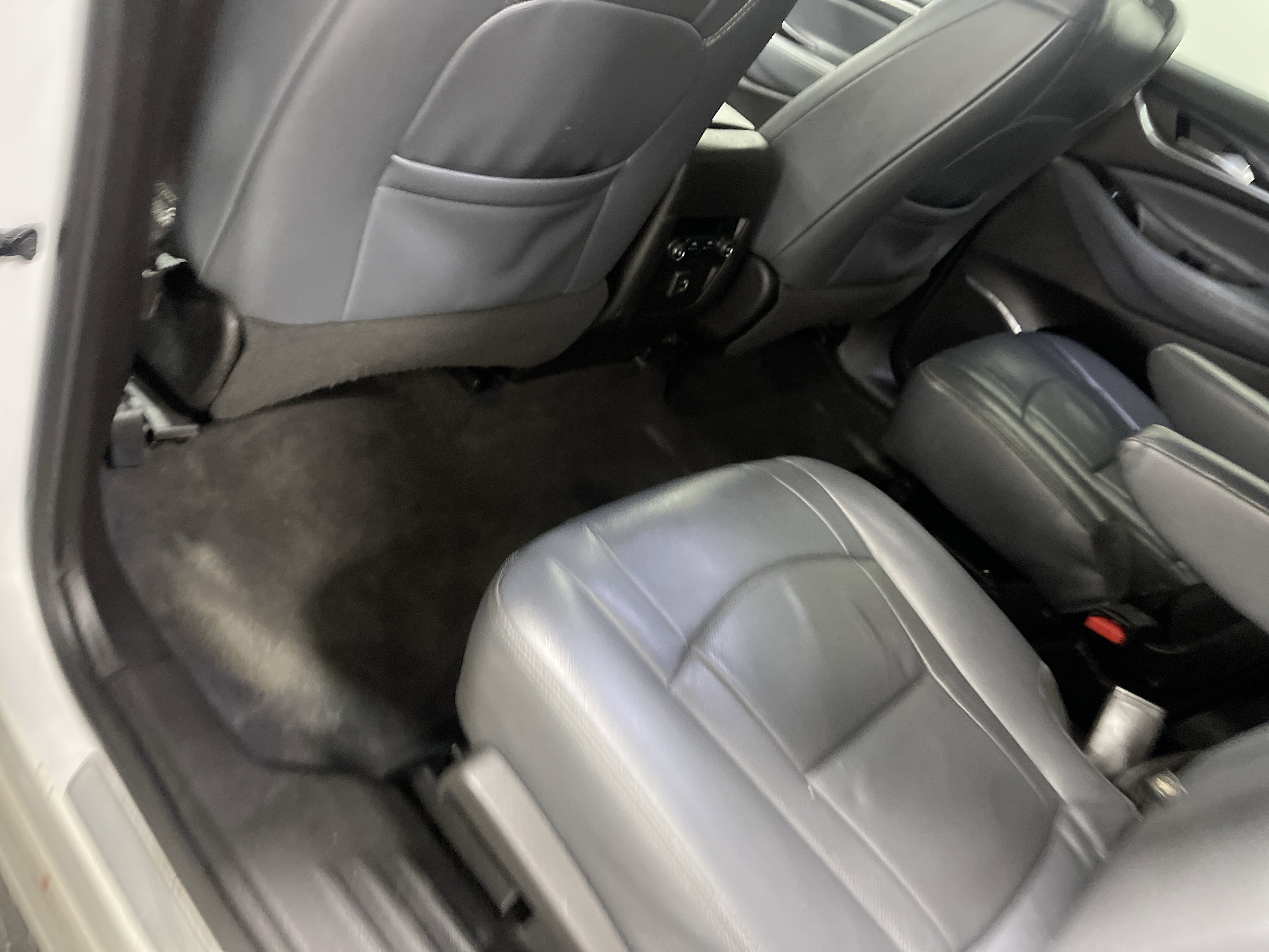 Used 2020 Buick Enclave Essence FWD image 17