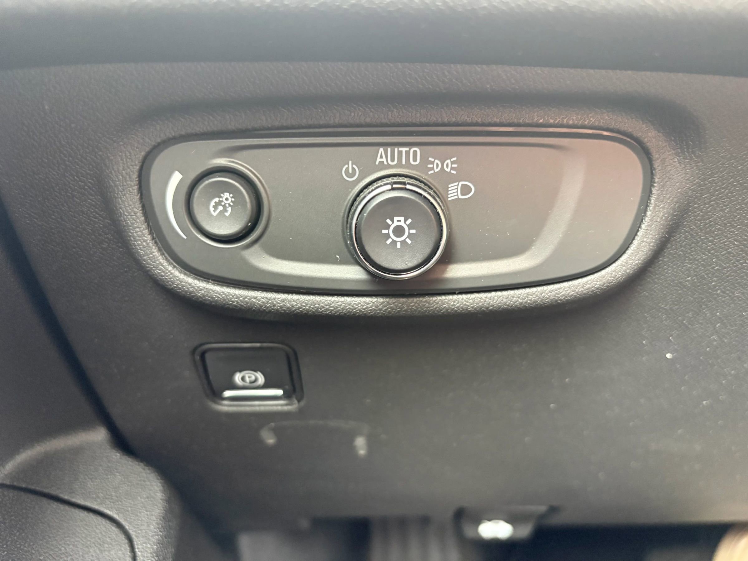 Used 2020 GMC Terrain SLE w/ Driver Convenience Package image 26