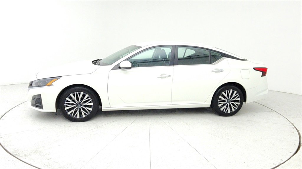 Used 2023 Nissan Altima 2.5 SV image 2
