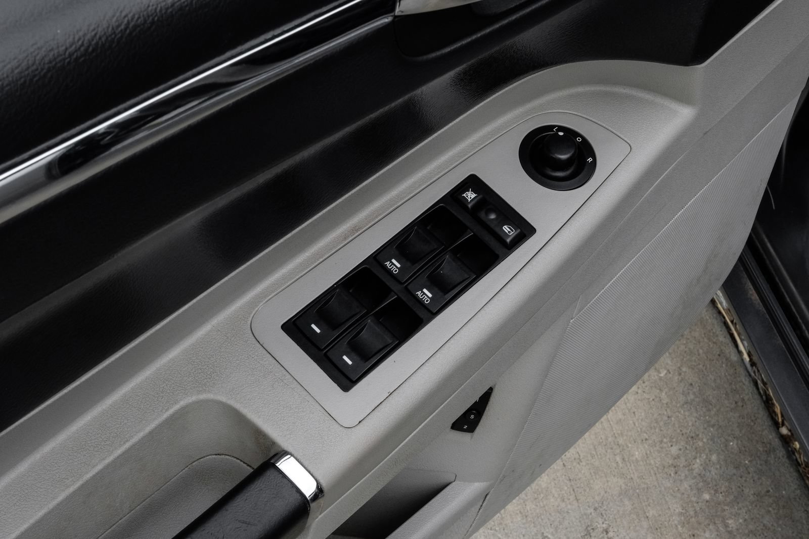 Used 2006 Chrysler 300 SRT8 w/ SRT Option Group II RWD image 42