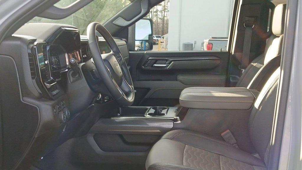 Used 2025 Chevrolet Silverado 2500 ZR2 w/ Technology Package image 6