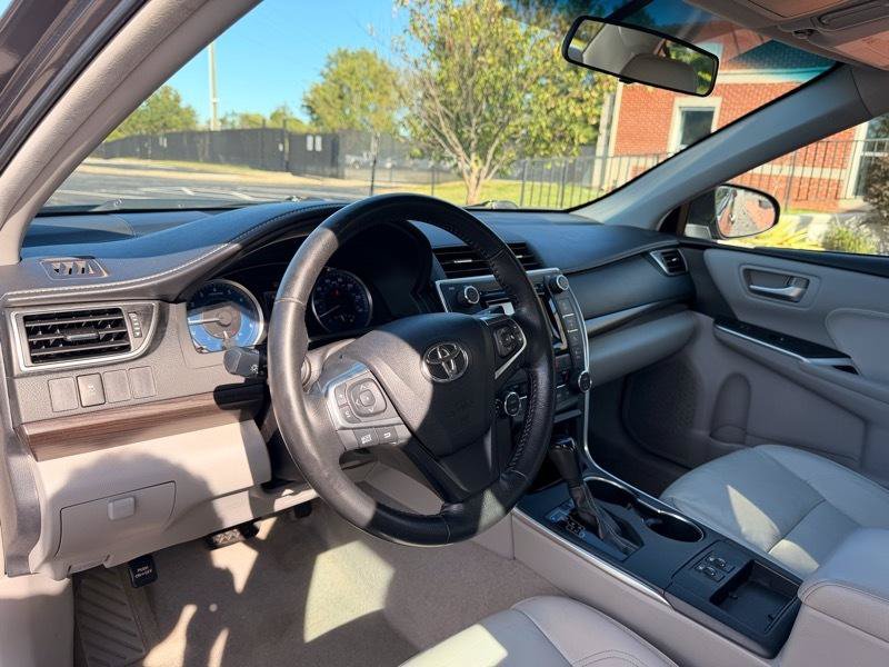 Used 2015 Toyota Camry XLE FWD image 11