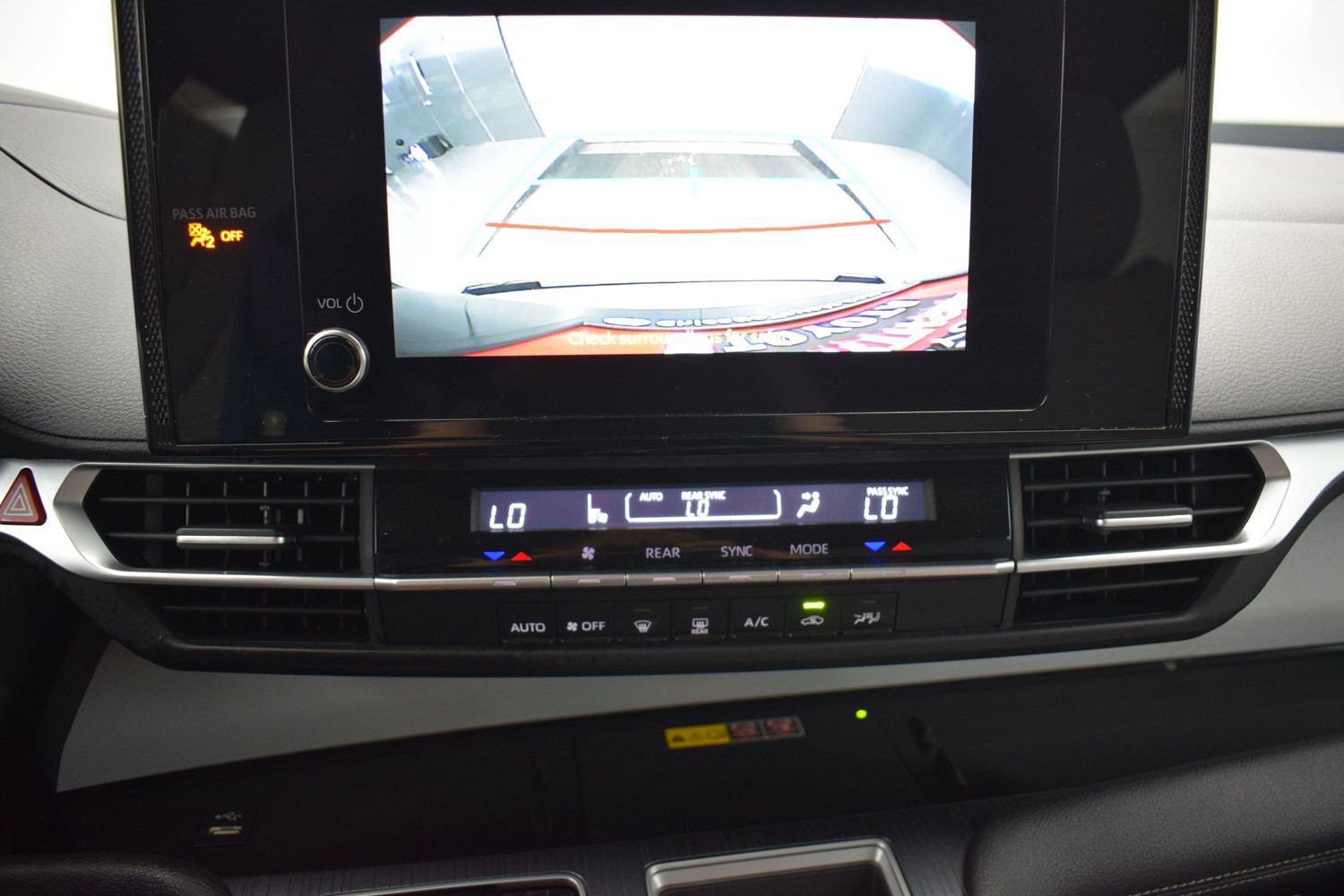 Used 2025 Toyota Sienna LE FWD image 17