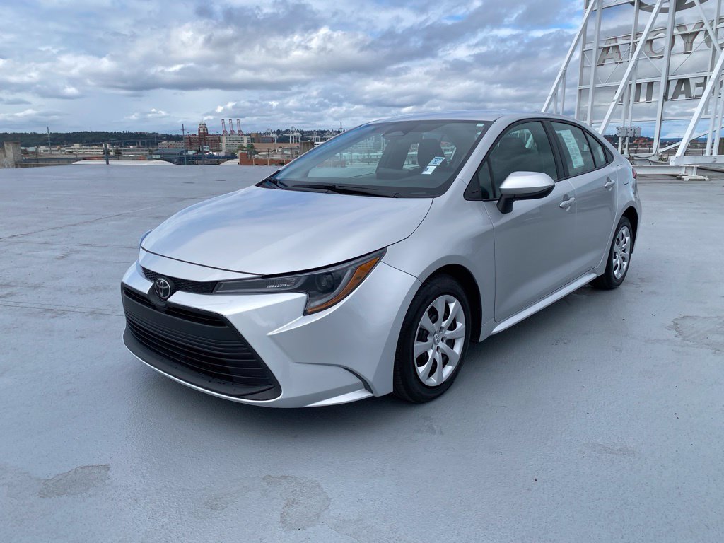 Used 2024 Toyota Corolla LE FWD image 4