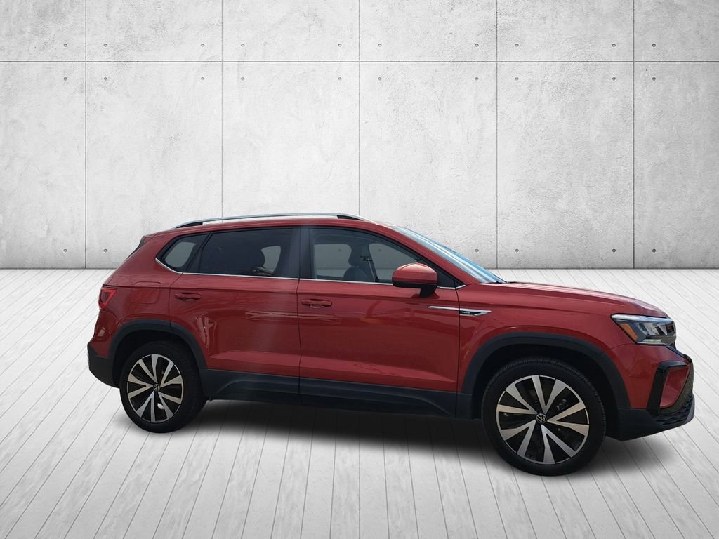 Used 2022 Volkswagen Taos SE image 3