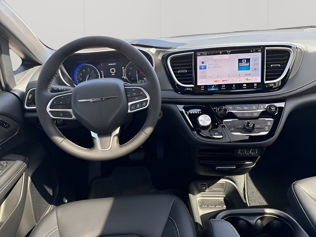 New 2025 Chrysler Pacifica Select AWD/4WD image 42