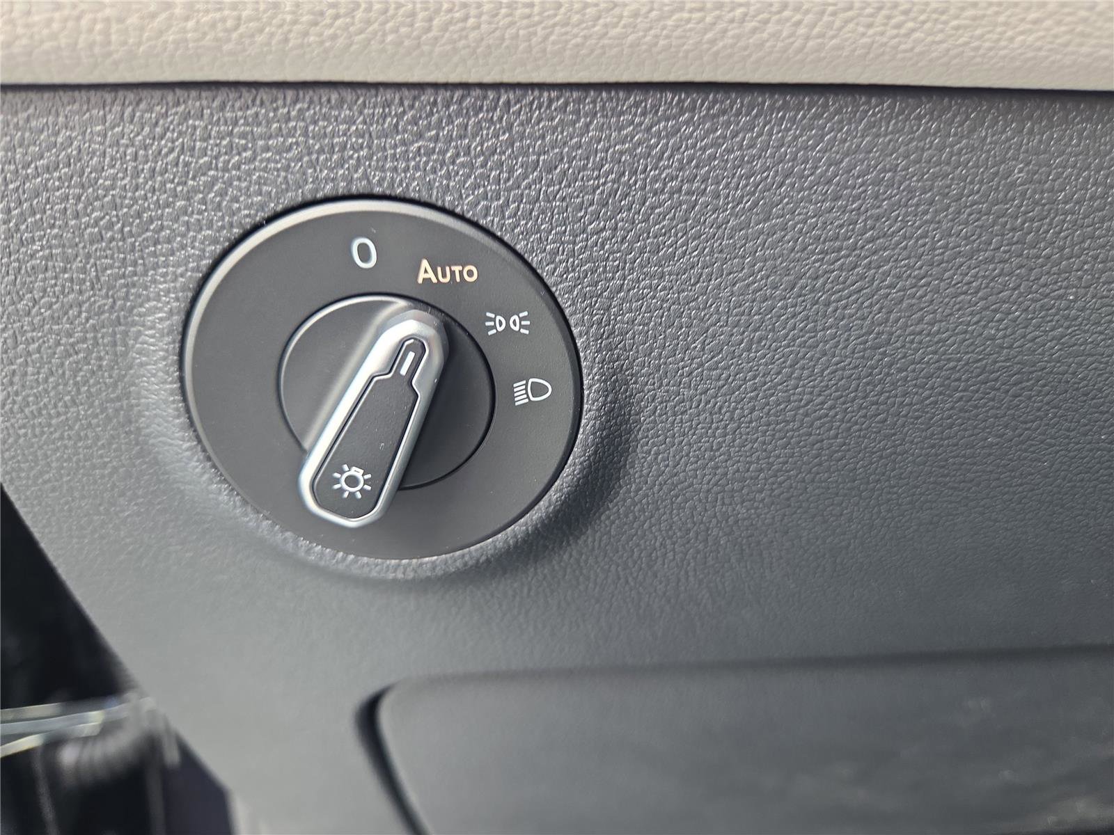 New 2025 Volkswagen Taos SEL image 15