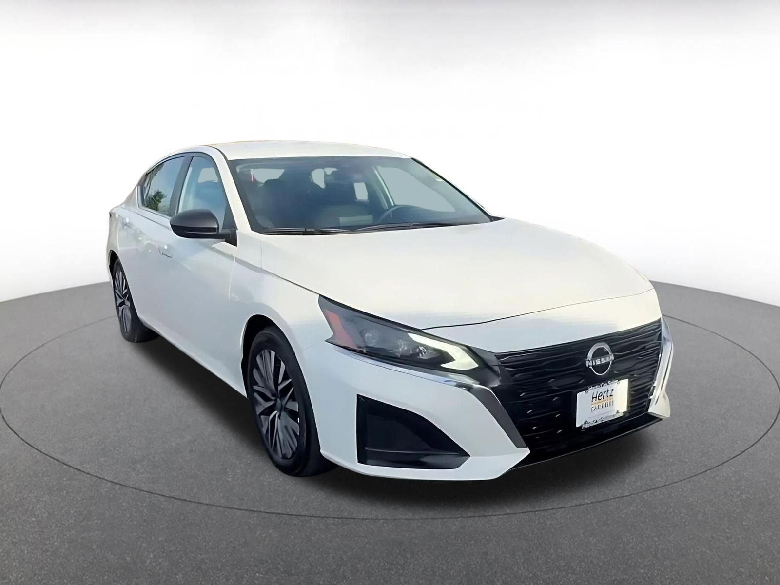 Used 2025 Nissan Altima 2.5 SV image 3