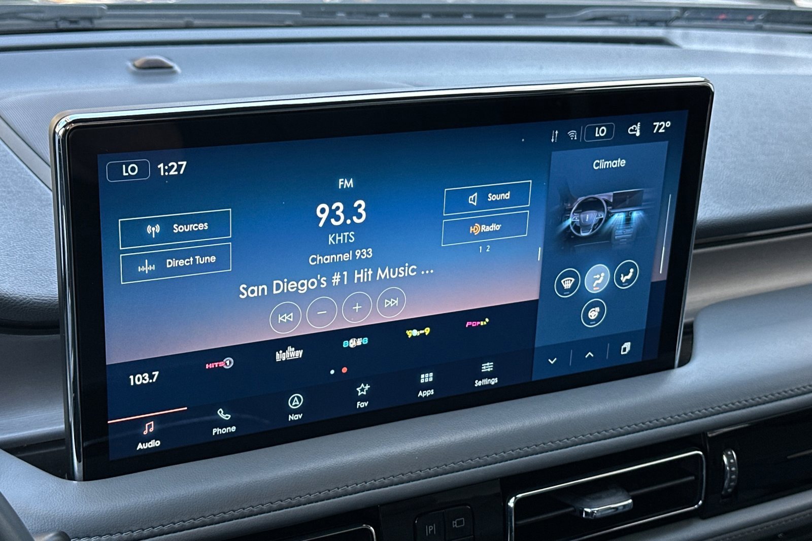 Used 2022 Lincoln Nautilus Reserve w/ Luxury Package image 17