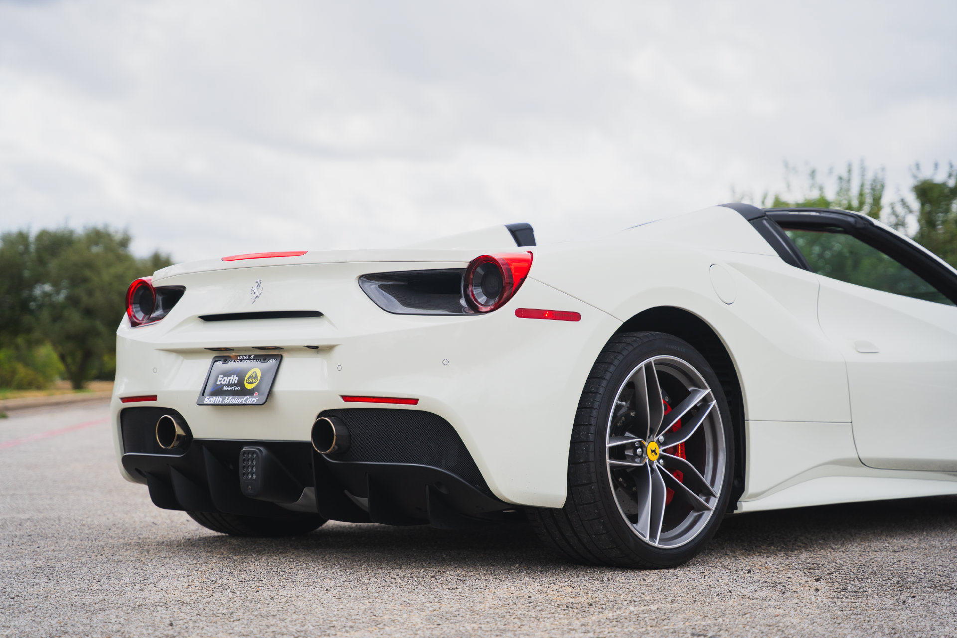 Used 2018 Ferrari 488 Spider RWD image 37
