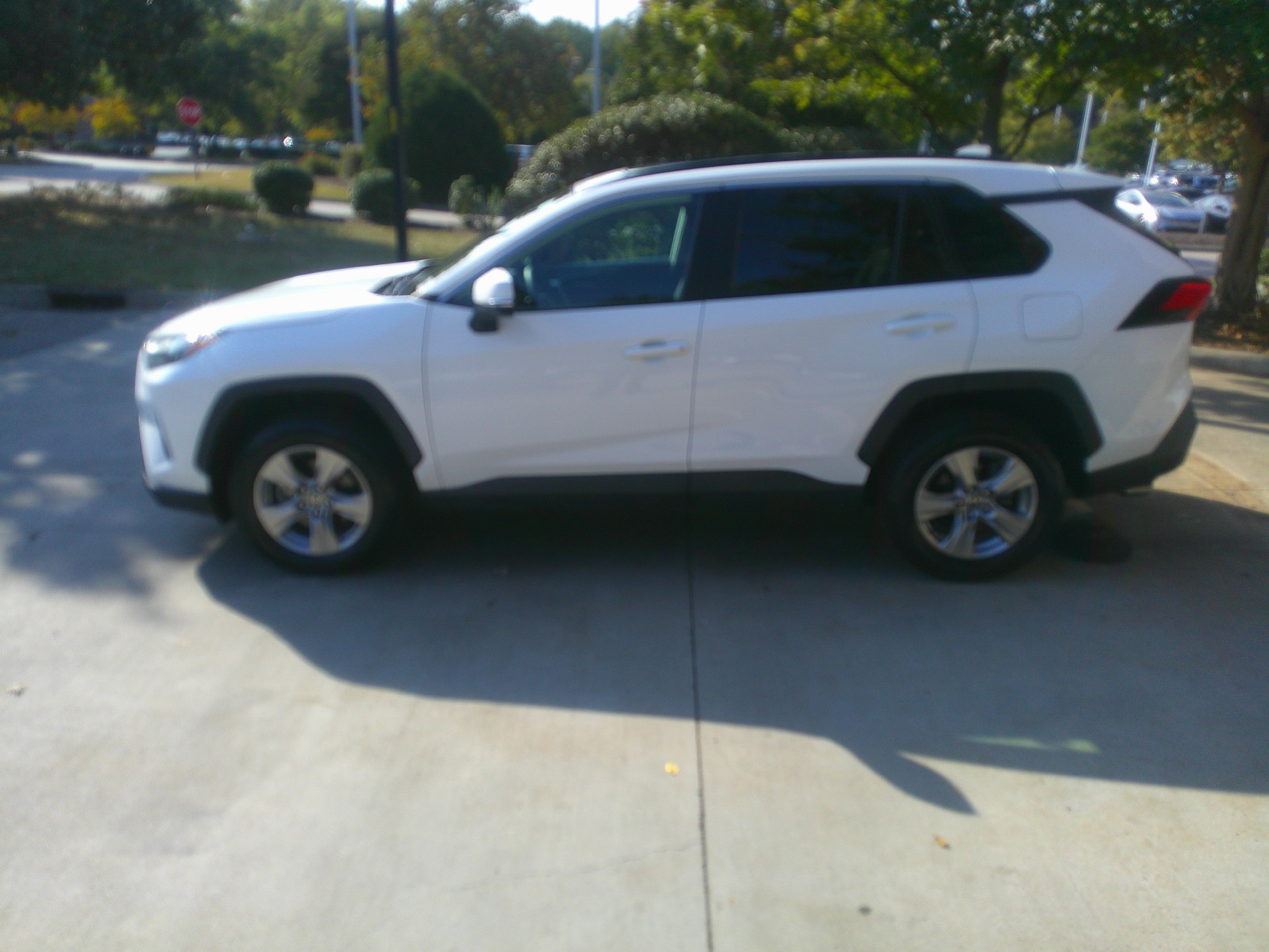 Used 2022 Toyota RAV4 XLE image 8