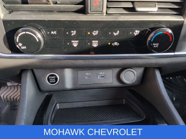 Used 2023 Nissan Rogue S image 18