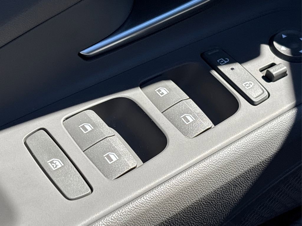 Certified 2025 Hyundai Elantra SE w/ Cargo Package image 30