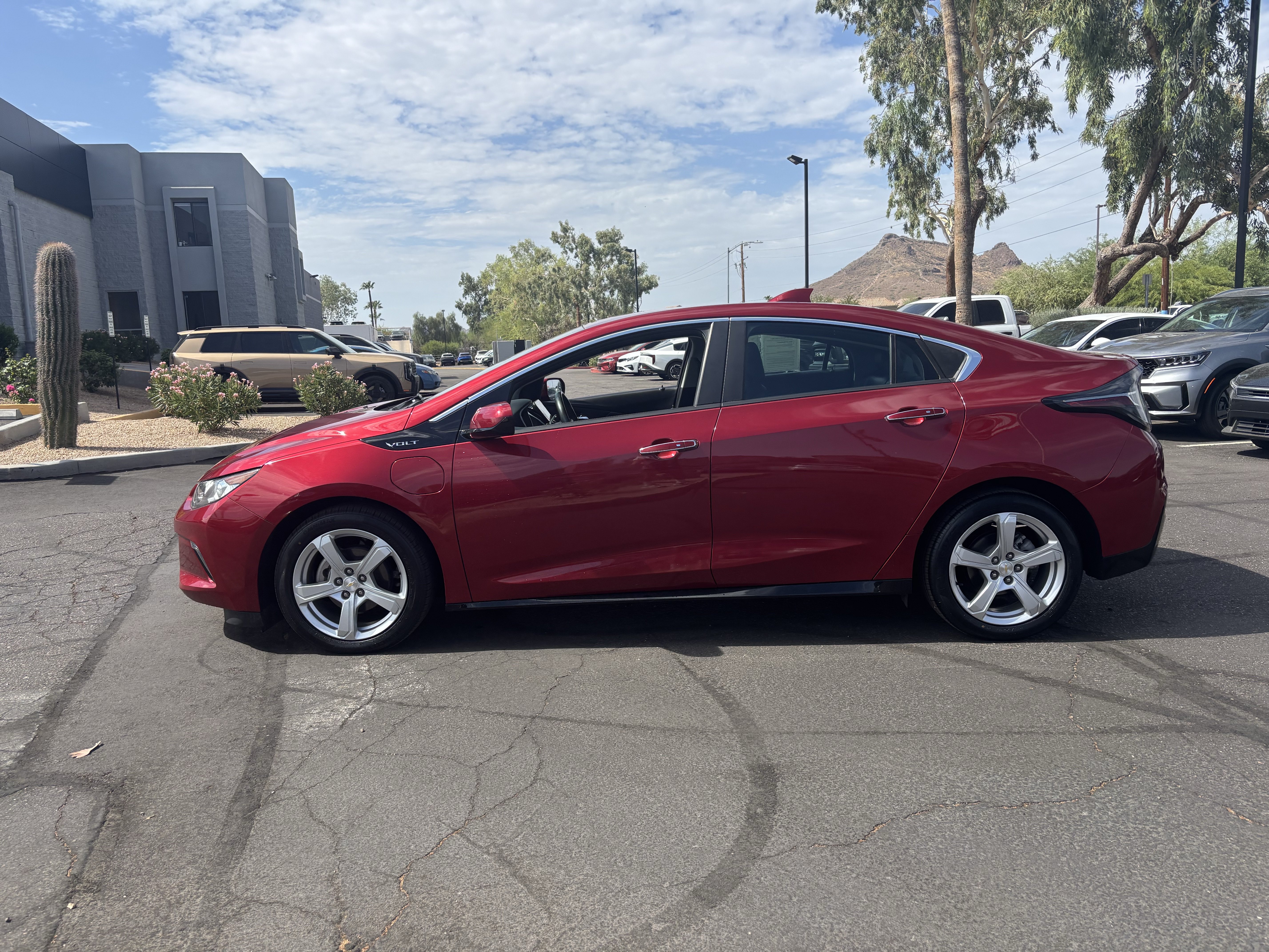Used 2018 Chevrolet Volt LT w/ LT Driver Confidence Package FWD image 5