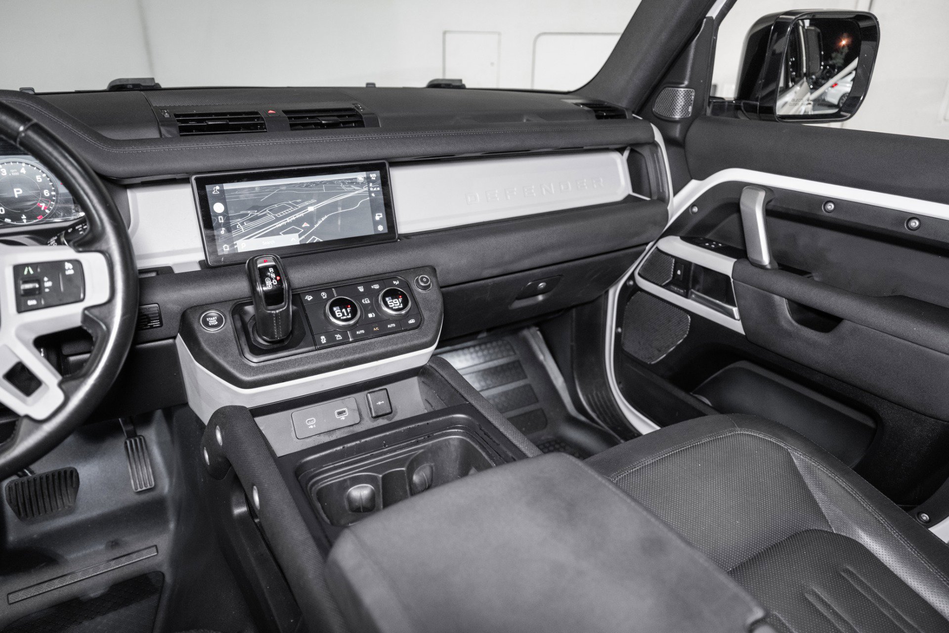 Used 2022 Land Rover Defender 110 X-Dynamic SE image 36