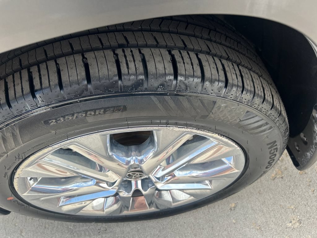 Certified 2021 Toyota Highlander Limited AWD/4WD image 25