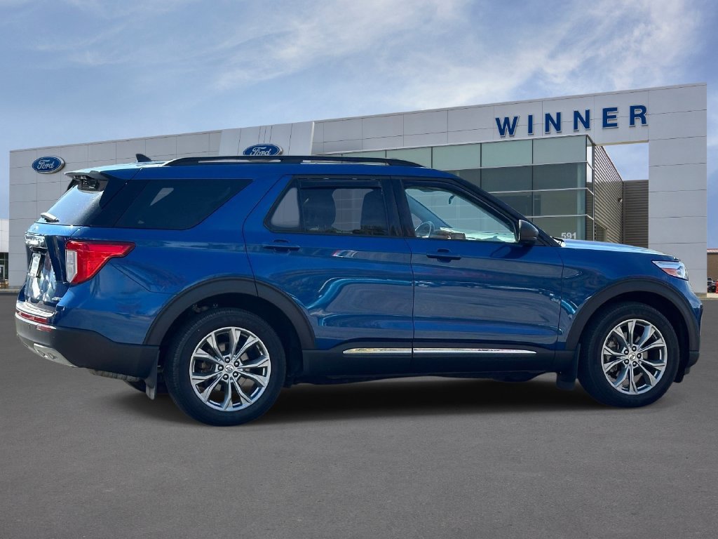 Used 2022 Ford Explorer XLT w/ Equipment Group 202A AWD/4WD image 4