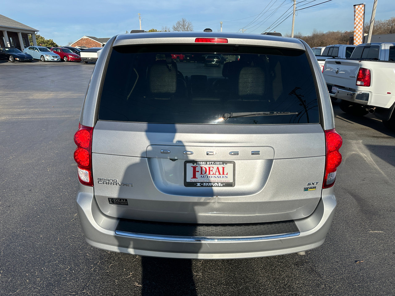 Used 2019 Dodge Grand Caravan SXT w/ Driver Convenience Group image 3