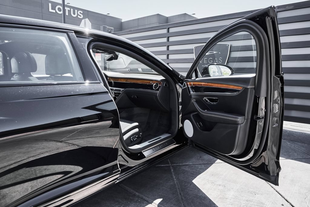 Used 2024 Bentley Flying Spur V8 AWD/4WD image 23